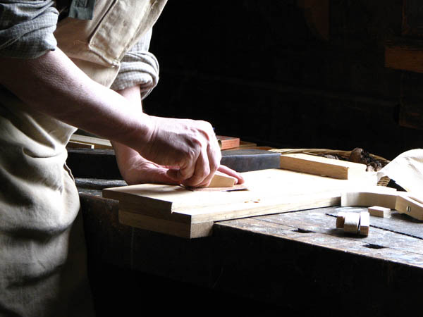 Nuestra <strong>carpinterÃ­a de madera en  Calpe/Calp</strong> es una empresa de <strong>herencia familiar</strong>, por lo que  contamos con gran <strong>experiencia </strong>en la profesiÃ³n.